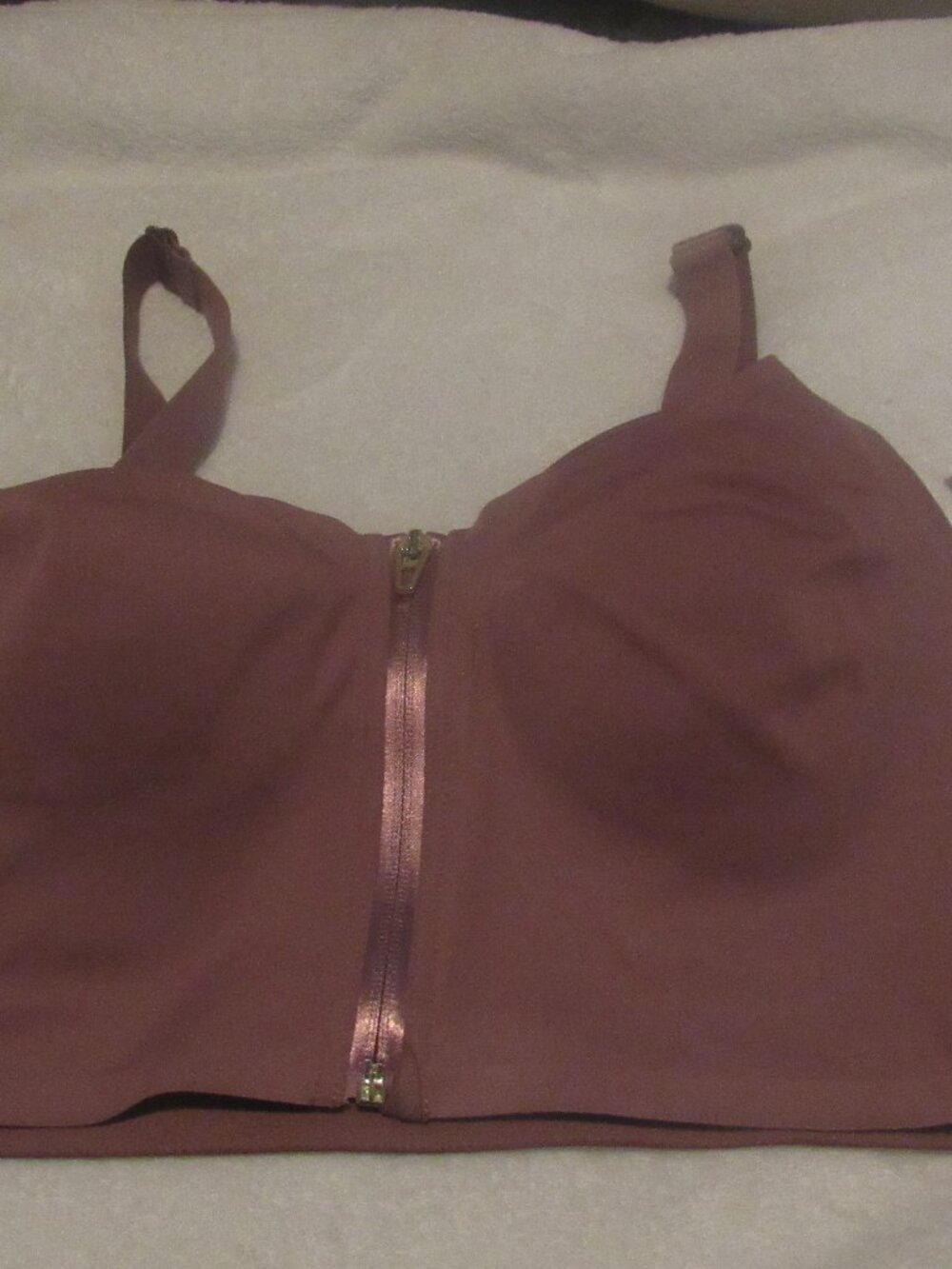 Victoria's Secret Knockout Medium Support Sports Bra Size 38C NWT